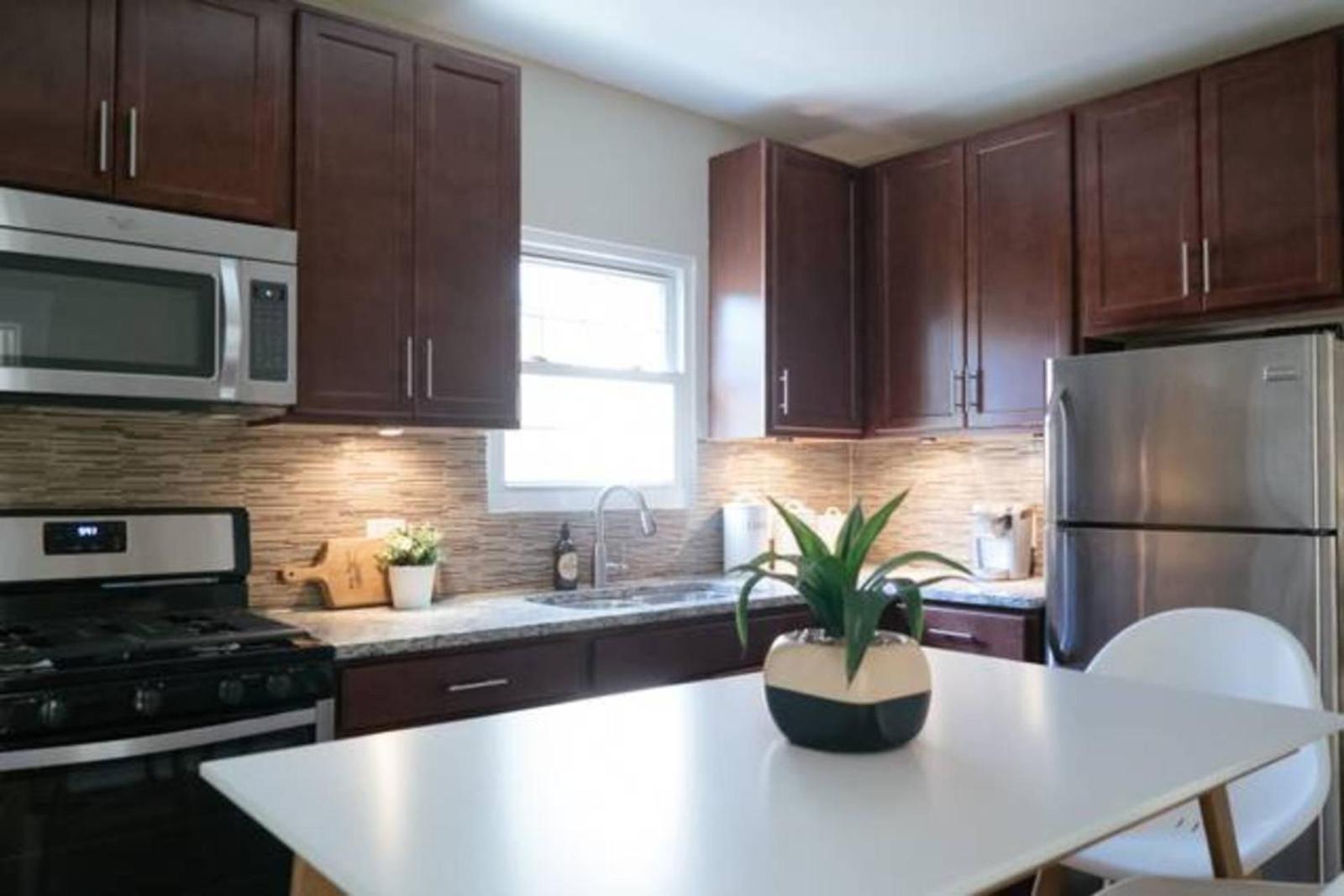 Lovely 3BR Apt Perfect for Cityscape near O'Hare C4 Main image 1